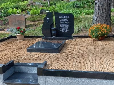 Kapu piemiņas vieta ar kapa pieminekļa uzstādīšanu