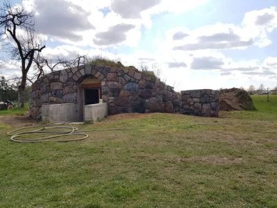 Akmens mūra izveide pagalmā
