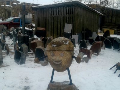 No akmens izstrādāti pieminekļi Limbažos