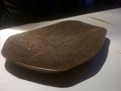 Akmens izstrādājumi ar dažādiem dizainiem