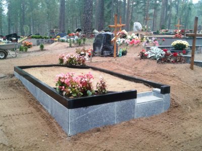 Akmens izstrādāti kapu iekārtošanai paredzēti dekori
