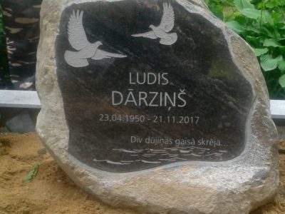 SIA Stone decor kapakmeņu un pieminekļu izveides pakalpojumi visā Latvijā