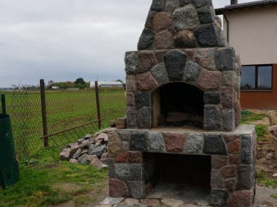Mūra krāsns izstrāde Cēsīs ar unikālu akmens apdari 