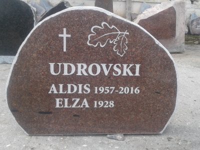 No akmens izstrādāti pieminekļi Valkā un visā Latvijā