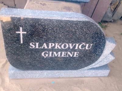 Individuāli izstrādāts kapa piemineklis