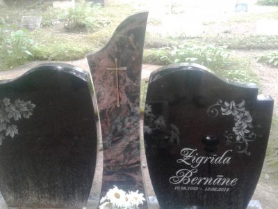 No akmens izstrādāti pieminekļi Madonā