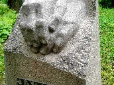Kapakmeņi no dabīgā akmens