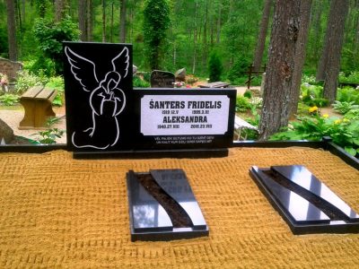 Kapu pieminekļi ar rūpīgi izstrādātu dizainu 